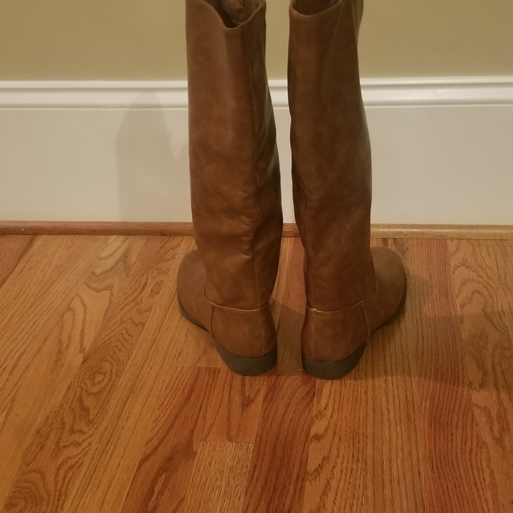 Boots - Picture 3 of 6